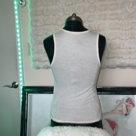 Zara cotton sleeveless t-shirt cream top very thin cotton and crinkles at bottom - Picture 4 of 8